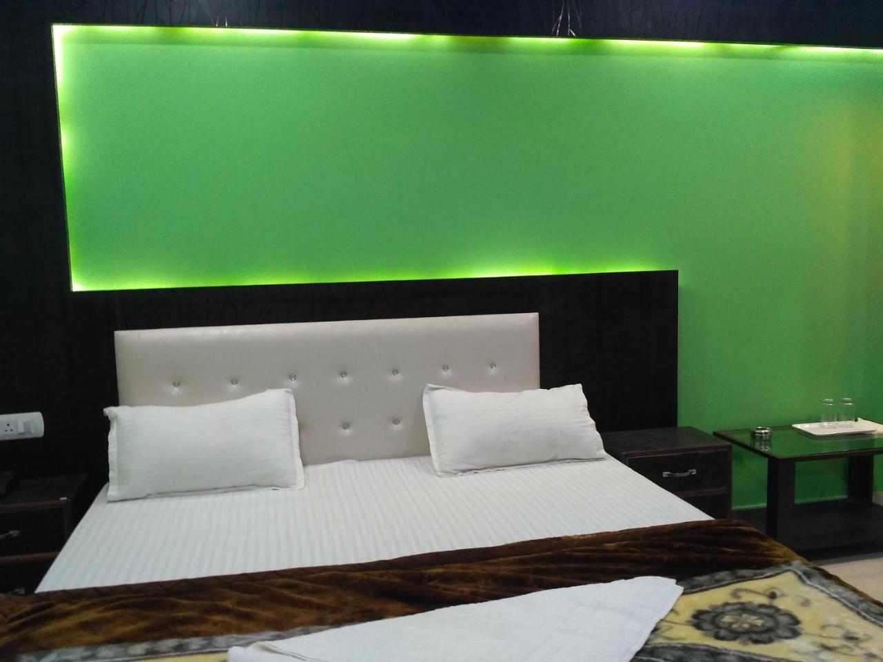 Hotel Utsav Residency - Varanasi — Photos 1